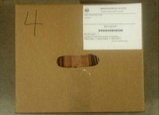 records/recmgmt/offsite/affixingLabels.jpg